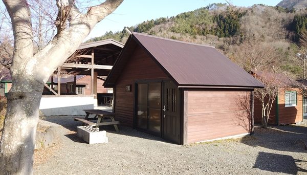 西湖・湖畔キャンプ場